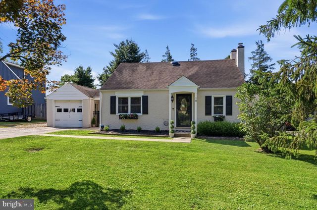 18 BUTTONWOOD AVE, Malvern, PA 19355