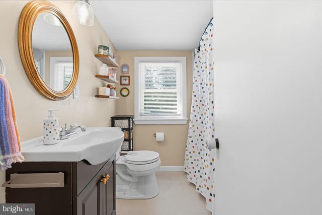 18 BUTTONWOOD AVE, Malvern, PA 19355