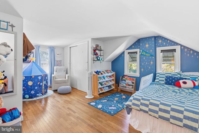 18 BUTTONWOOD AVE, Malvern, PA 19355