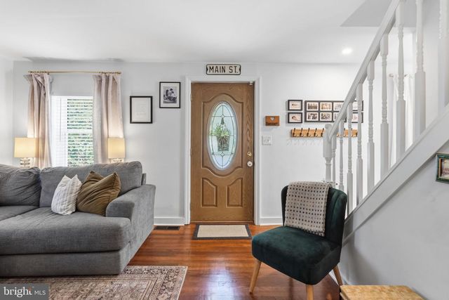 18 BUTTONWOOD AVE, Malvern, PA 19355