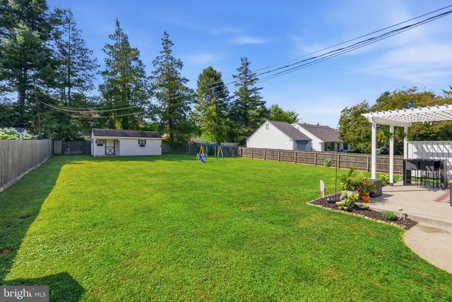 18 BUTTONWOOD AVE, Malvern, PA 19355