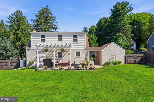 18 BUTTONWOOD AVE, Malvern, PA 19355