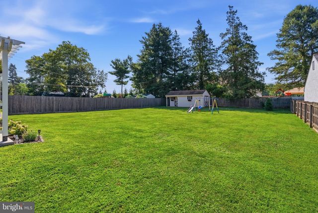 18 BUTTONWOOD AVE, Malvern, PA 19355