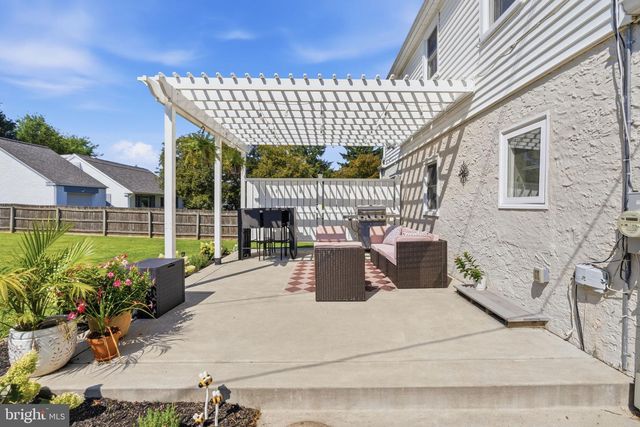 18 BUTTONWOOD AVE, Malvern, PA 19355