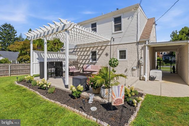 18 BUTTONWOOD AVE, Malvern, PA 19355