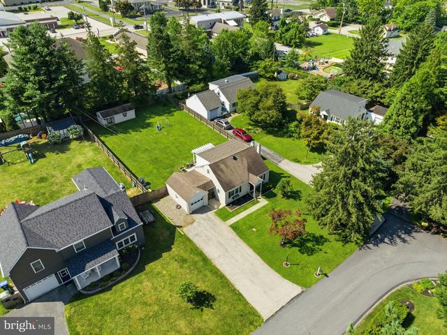 18 BUTTONWOOD AVE, Malvern, PA 19355