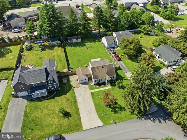 18 BUTTONWOOD AVE, Malvern, PA 19355