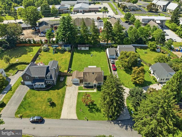 18 BUTTONWOOD AVE, Malvern, PA 19355