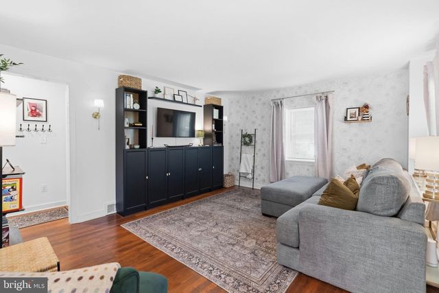 18 BUTTONWOOD AVE, Malvern, PA 19355