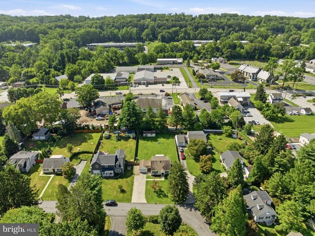 18 BUTTONWOOD AVE, Malvern, PA 19355