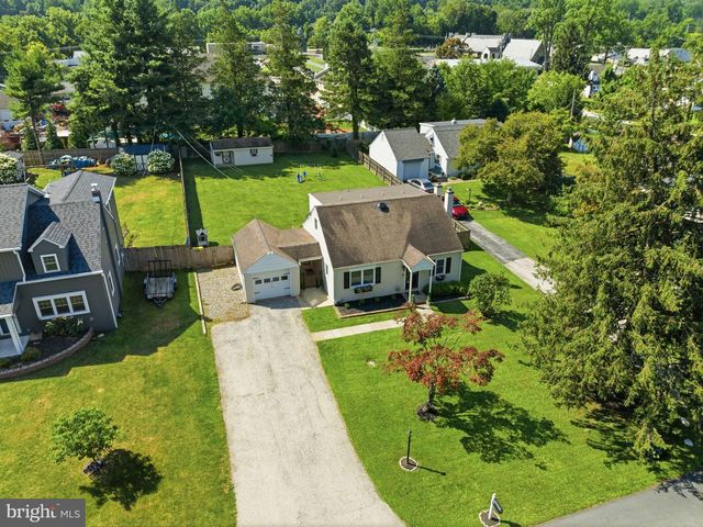 18 BUTTONWOOD AVE, Malvern, PA 19355