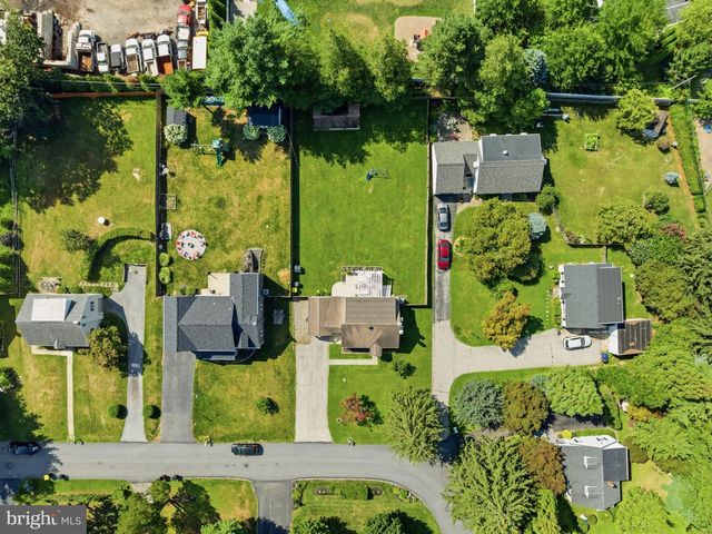 18 BUTTONWOOD AVE, Malvern, PA 19355