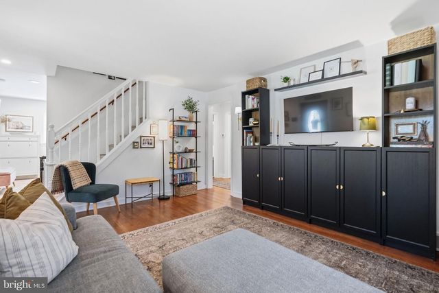 18 BUTTONWOOD AVE, Malvern, PA 19355
