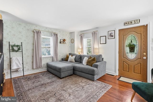 18 BUTTONWOOD AVE, Malvern, PA 19355