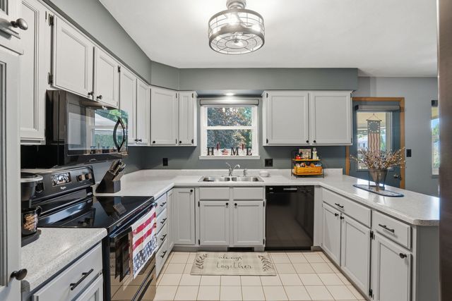1007 7th Street, Hampton, IL 61256