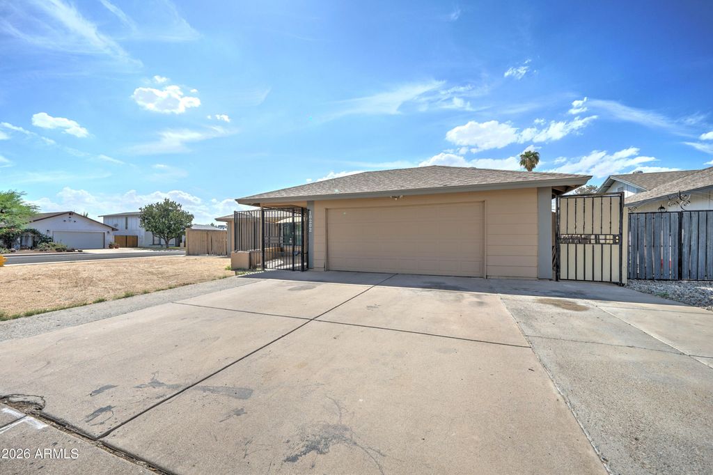 10202 N 45TH Avenue, Glendale, AZ 85302 — photo 2