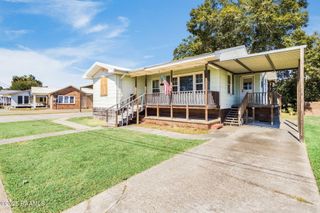 114 W Leblanc Street, Erath, LA 70533