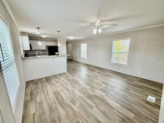 207 Rolling Cliff Drive, Bronston, KY 42518