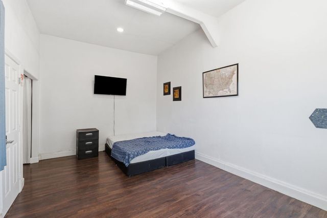 5792 W Olive Avenue, Fresno, CA 93722