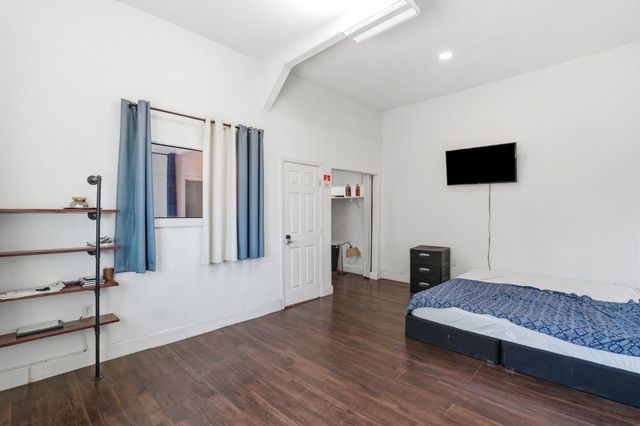 5792 W Olive Avenue, Fresno, CA 93722