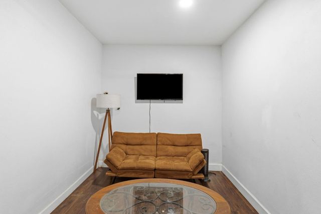 5792 W Olive Avenue, Fresno, CA 93722