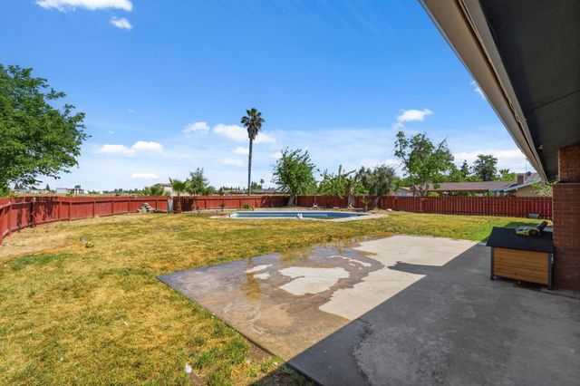 5792 W Olive Avenue, Fresno, CA 93722
