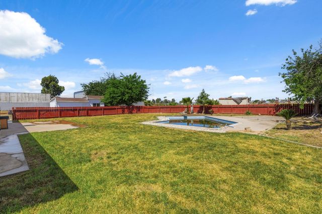 5792 W Olive Avenue, Fresno, CA 93722