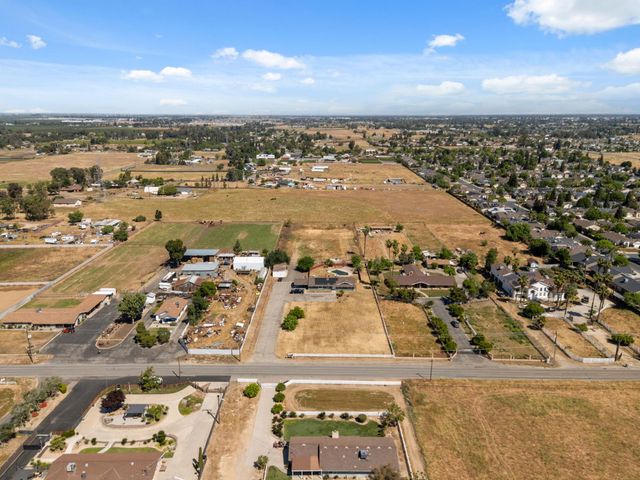 5792 W Olive Avenue, Fresno, CA 93722