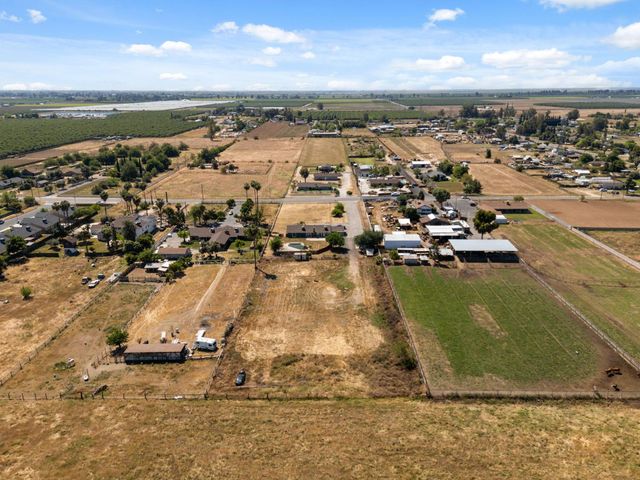 5792 W Olive Avenue, Fresno, CA 93722