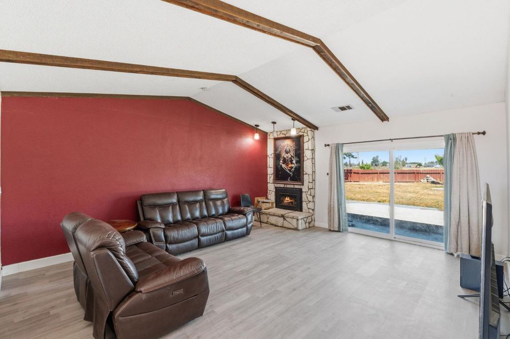 Image 10 of property listing at 5792 W Olive Avenue, Fresno, CA 93722