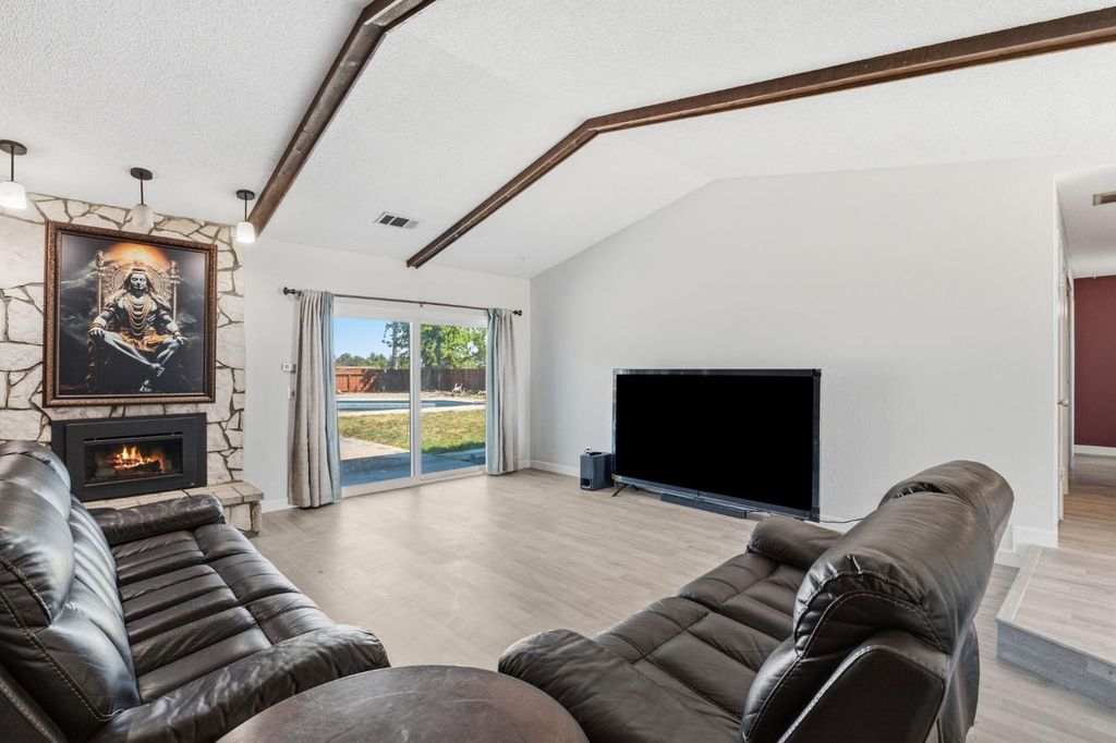 Image 11 of property listing at 5792 W Olive Avenue, Fresno, CA 93722