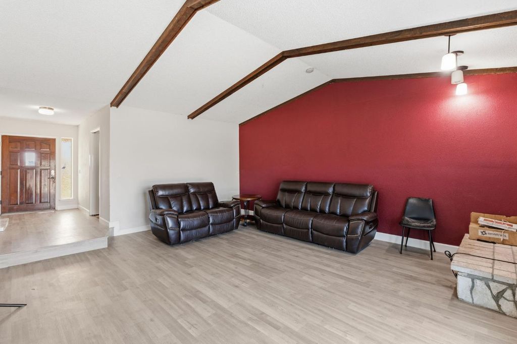 Image 12 of property listing at 5792 W Olive Avenue, Fresno, CA 93722
