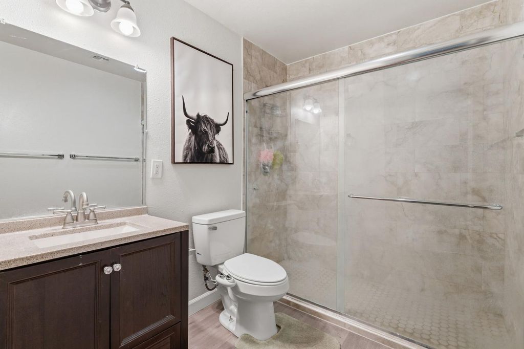 Image 13 of property listing at 5792 W Olive Avenue, Fresno, CA 93722