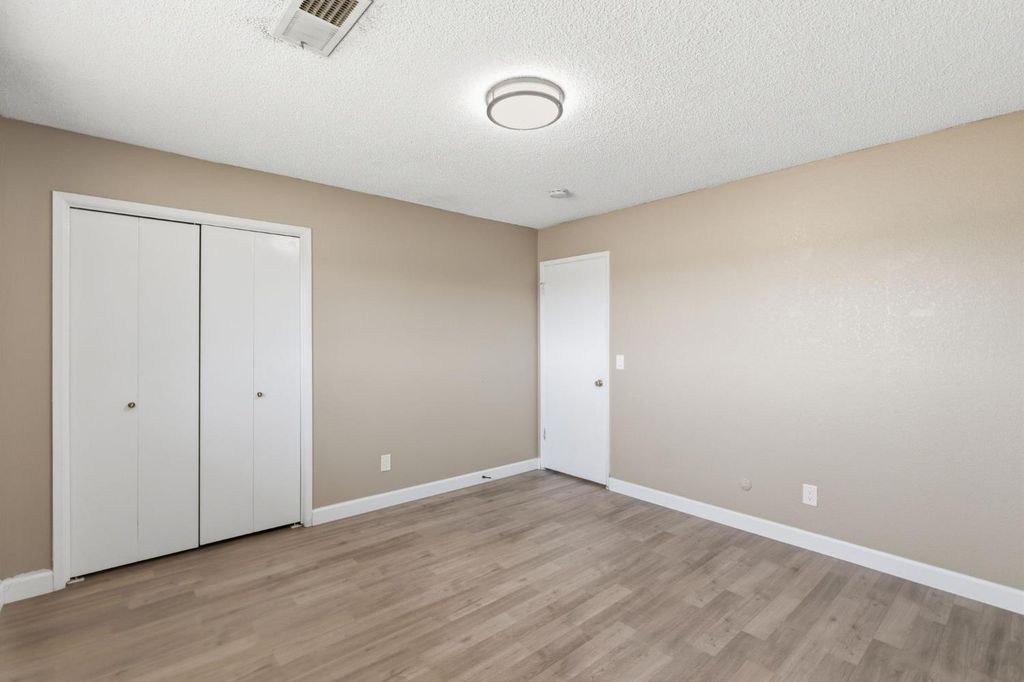 Image 17 of property listing at 5792 W Olive Avenue, Fresno, CA 93722