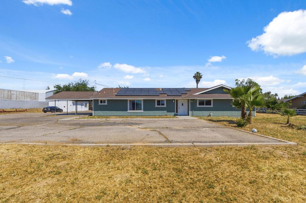 Image 2 of property listing at 5792 W Olive Avenue, Fresno, CA 93722