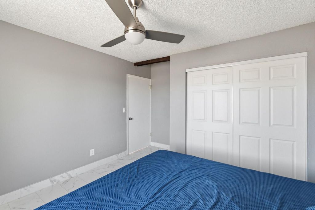 Image 23 of property listing at 5792 W Olive Avenue, Fresno, CA 93722
