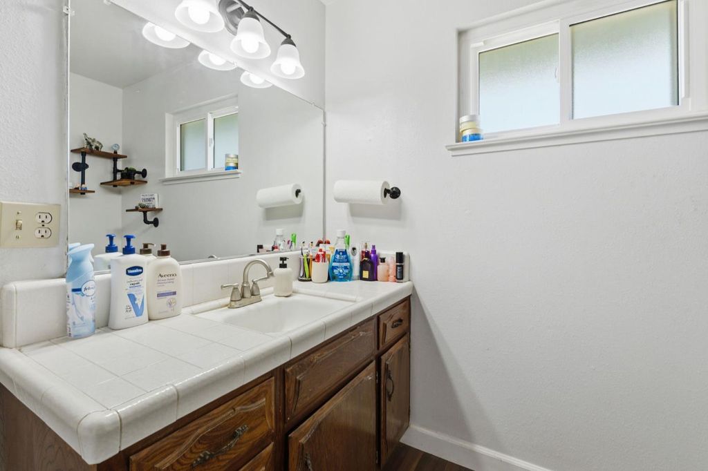 Image 26 of property listing at 5792 W Olive Avenue, Fresno, CA 93722