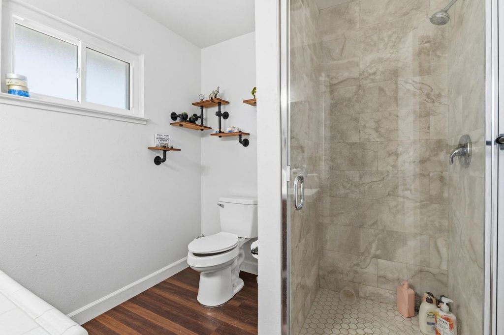 Image 27 of property listing at 5792 W Olive Avenue, Fresno, CA 93722