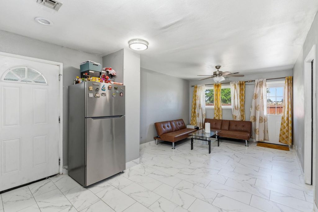 Image 28 of property listing at 5792 W Olive Avenue, Fresno, CA 93722