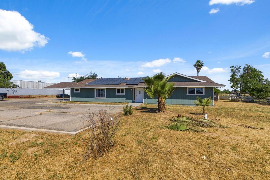 Image 3 of property listing at 5792 W Olive Avenue, Fresno, CA 93722