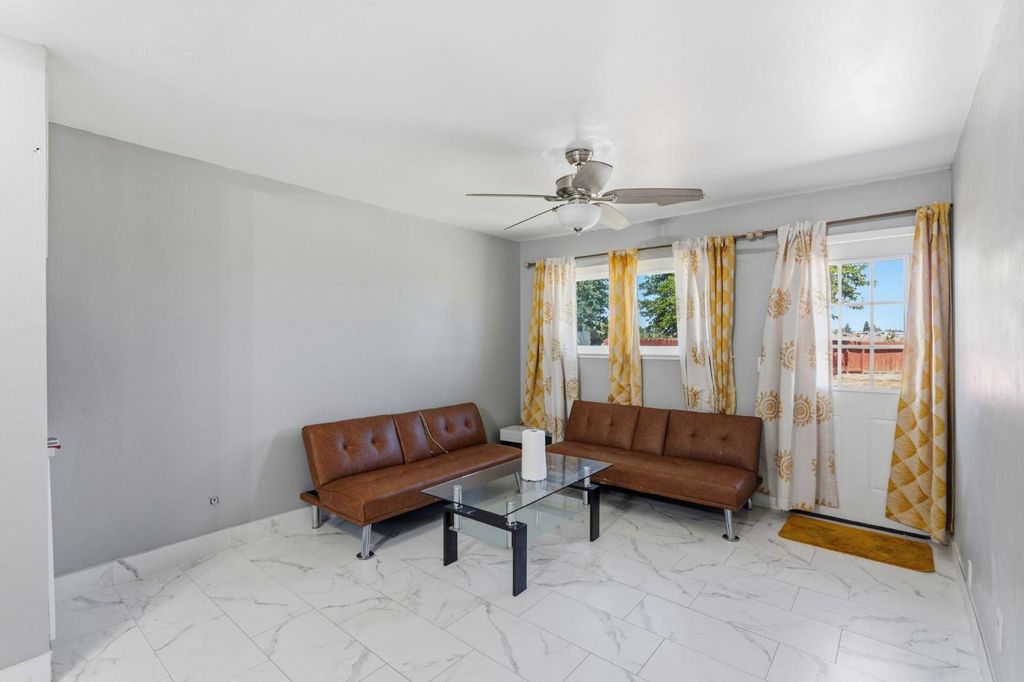 Image 30 of property listing at 5792 W Olive Avenue, Fresno, CA 93722