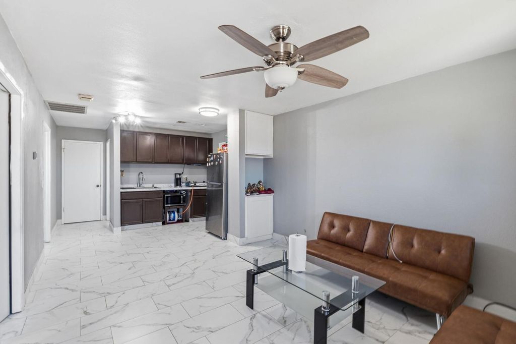 Image 31 of property listing at 5792 W Olive Avenue, Fresno, CA 93722