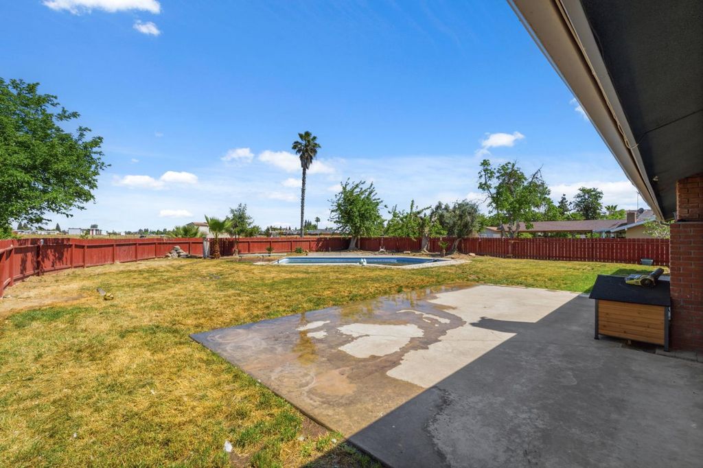 Image 45 of property listing at 5792 W Olive Avenue, Fresno, CA 93722