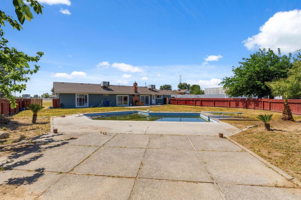 Image 48 of property listing at 5792 W Olive Avenue, Fresno, CA 93722