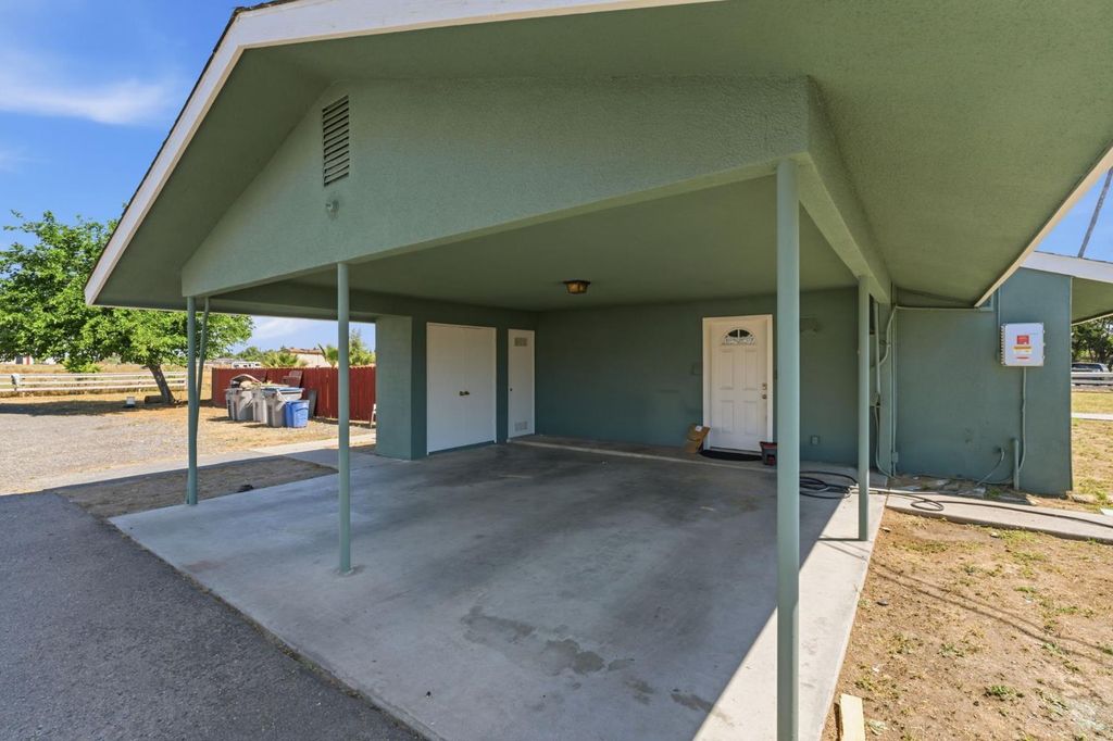 Image 5 of property listing at 5792 W Olive Avenue, Fresno, CA 93722