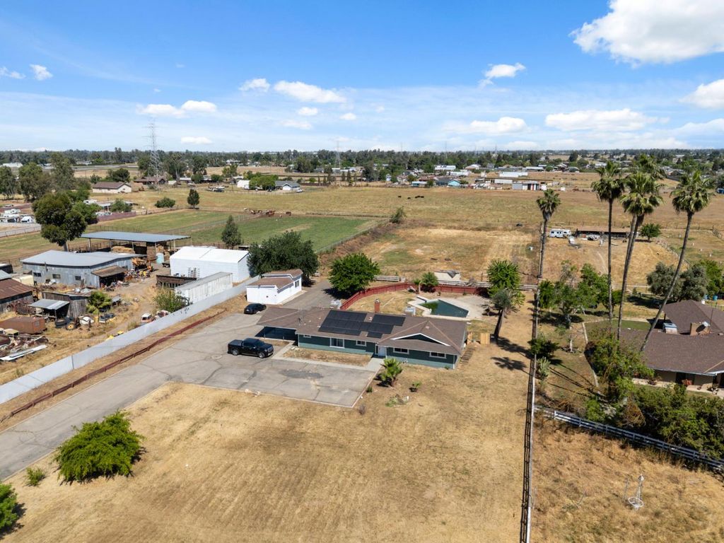 Image 54 of property listing at 5792 W Olive Avenue, Fresno, CA 93722