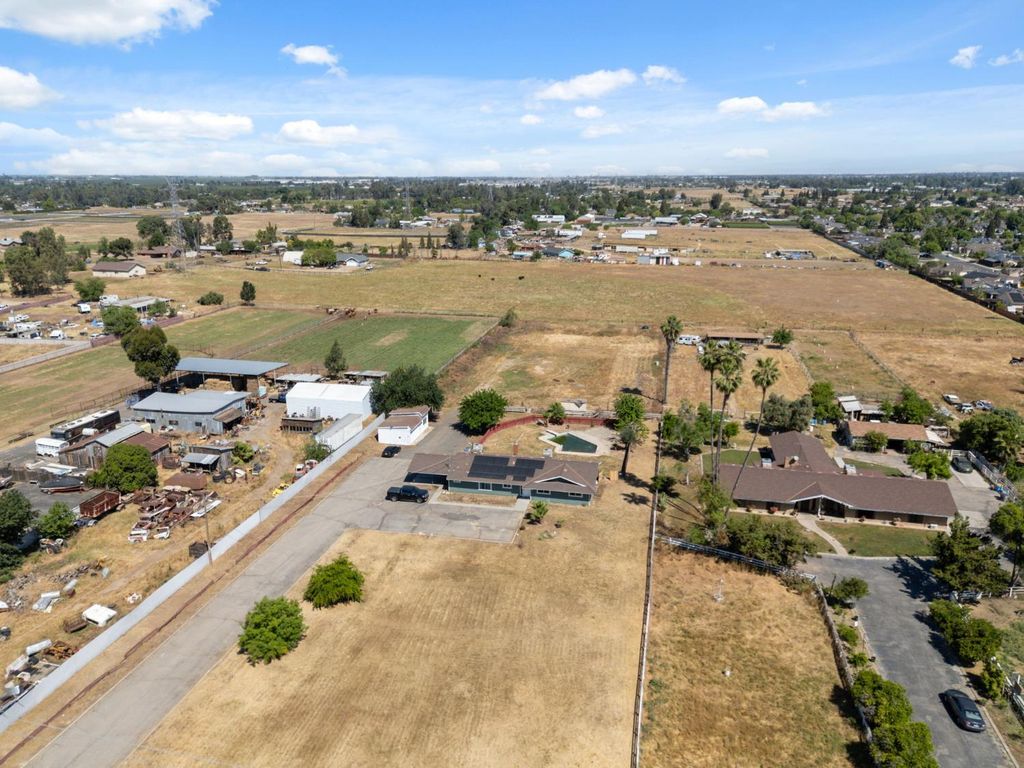 Image 55 of property listing at 5792 W Olive Avenue, Fresno, CA 93722