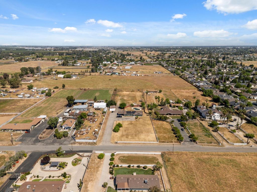 Image 57 of property listing at 5792 W Olive Avenue, Fresno, CA 93722
