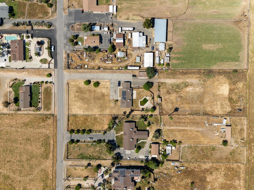 Image 58 of property listing at 5792 W Olive Avenue, Fresno, CA 93722