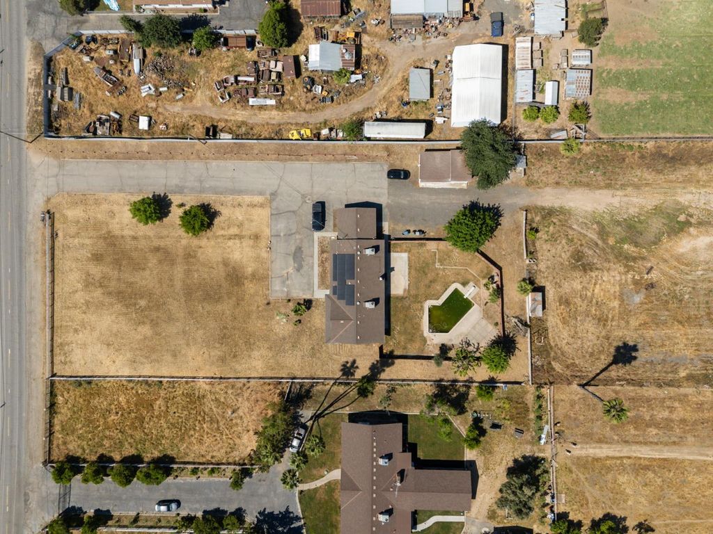 Image 59 of property listing at 5792 W Olive Avenue, Fresno, CA 93722